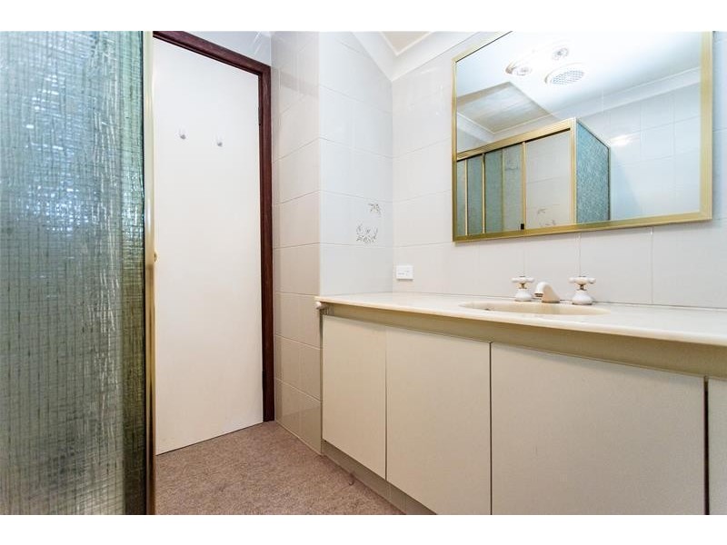 15 Vista Grove, Mount Nasura WA 6112