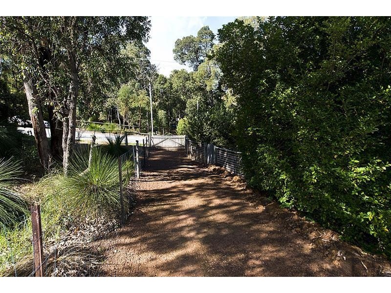 38 Hall Road, Roleystone WA 6111