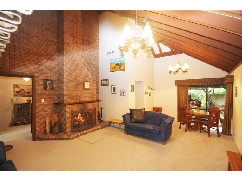 15 Vista Grove, Mount Nasura WA 6112