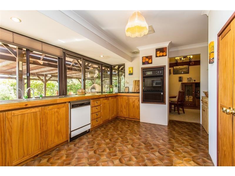 15 Vista Grove, Mount Nasura WA 6112