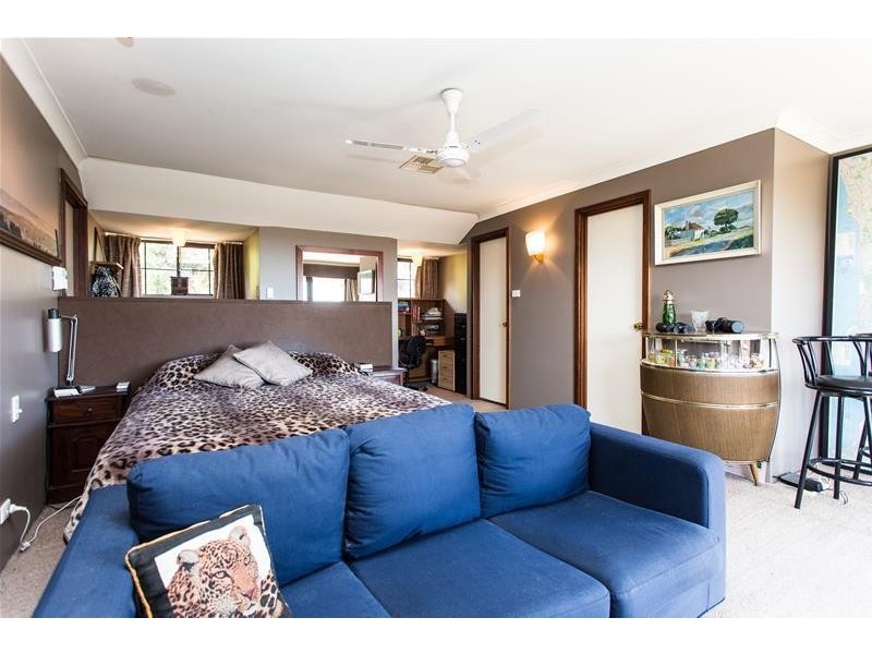 15 Vista Grove, Mount Nasura WA 6112