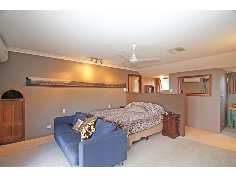 15 Vista Grove, Mount Nasura WA 6112