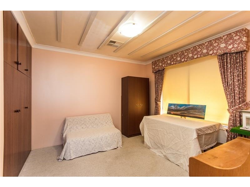 15 Vista Grove, Mount Nasura WA 6112