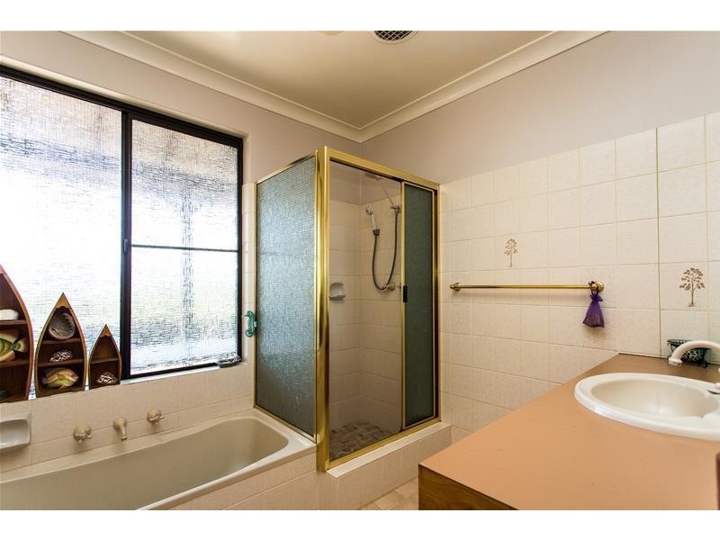 15 Vista Grove, Mount Nasura WA 6112