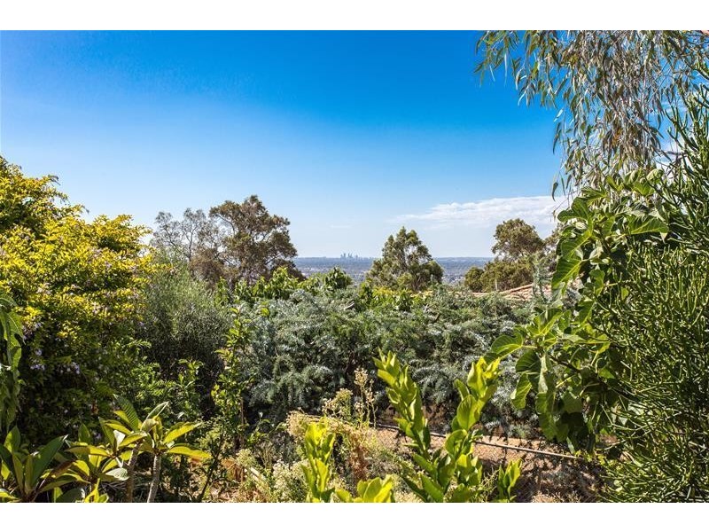 15 Vista Grove, Mount Nasura WA 6112