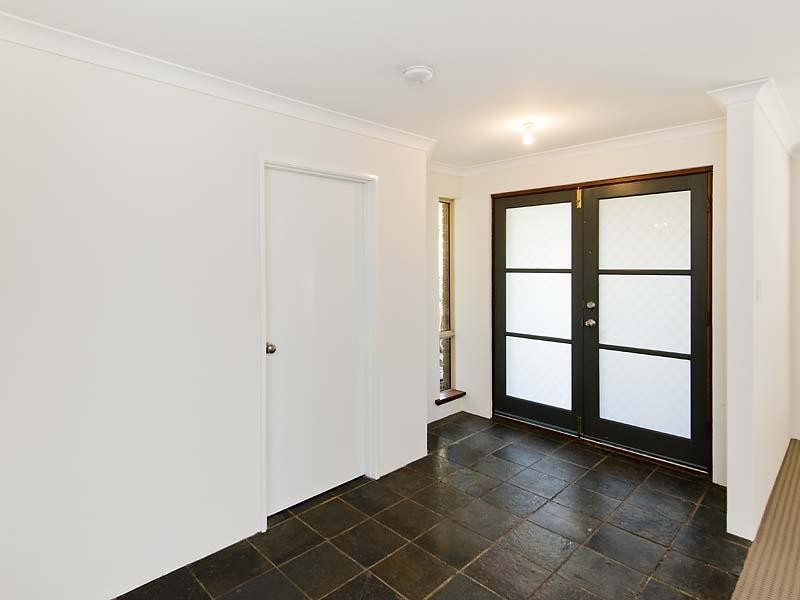 8 Troon Place, Camillo WA 6111