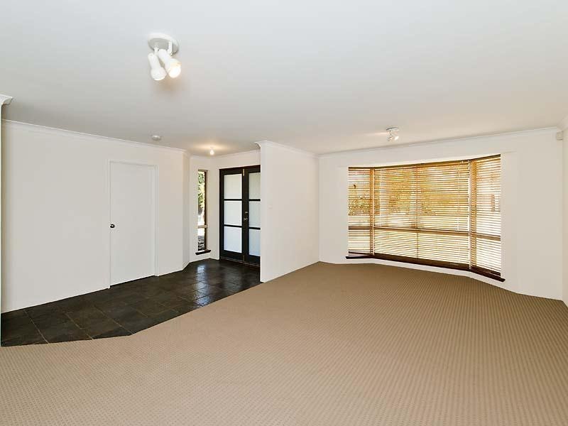 8 Troon Place, Camillo WA 6111