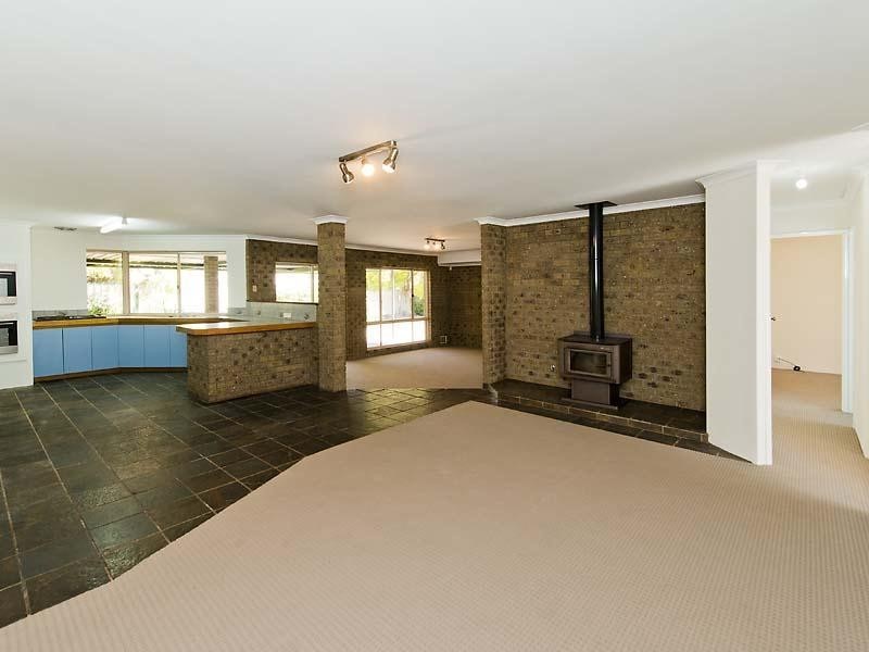 8 Troon Place, Camillo WA 6111