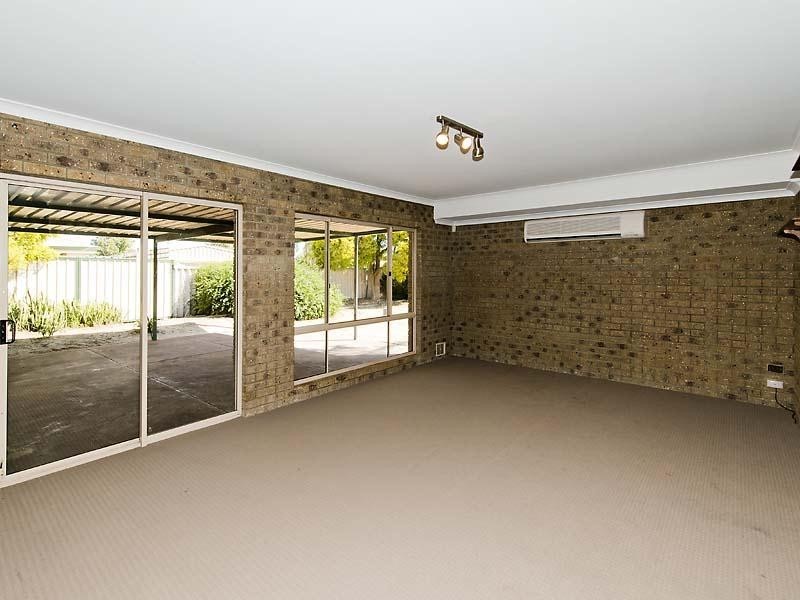 8 Troon Place, Camillo WA 6111