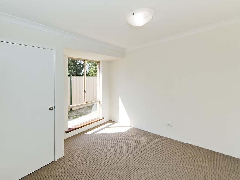 8 Troon Place, Camillo WA 6111