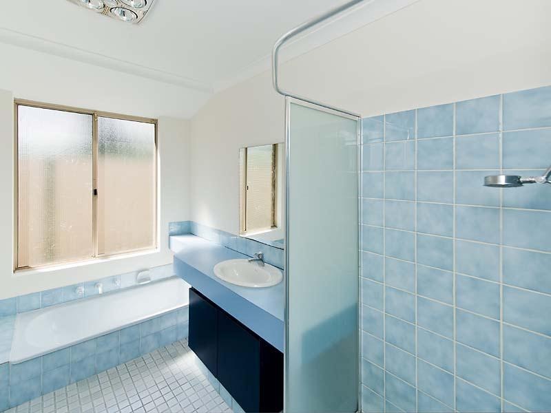 8 Troon Place, Camillo WA 6111