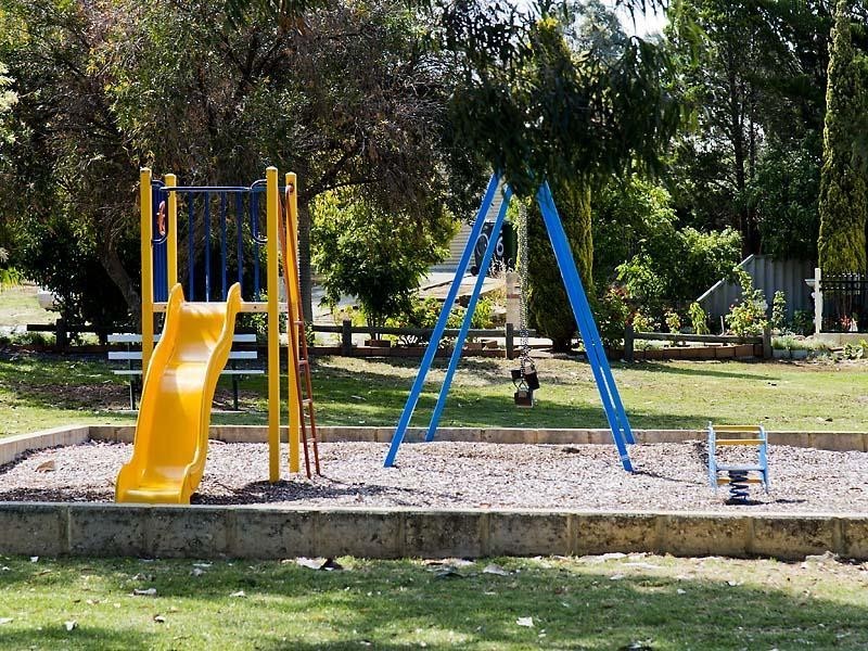 8 Troon Place, Camillo WA 6111