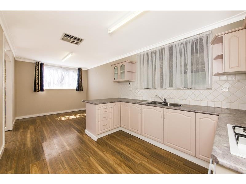 9 Oscar Street, Armadale WA 6112