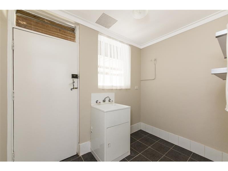 9 Oscar Street, Armadale WA 6112