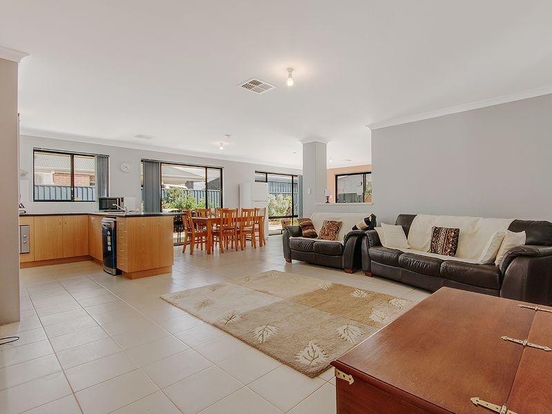 48 Plaistowe Boulevard, Byford WA 6122