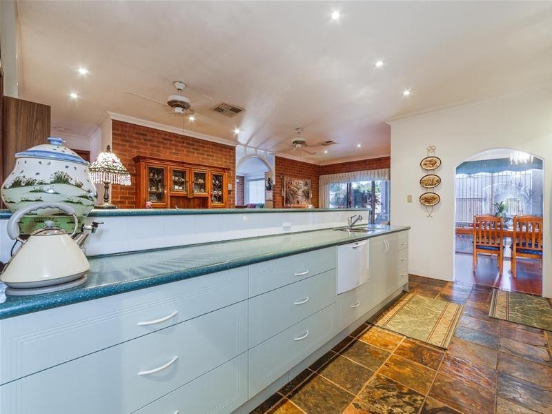 31 Onyx Road, Mount Richon WA 6112