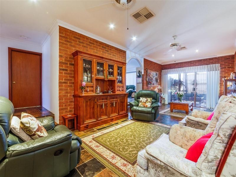 31 Onyx Road, Mount Richon WA 6112