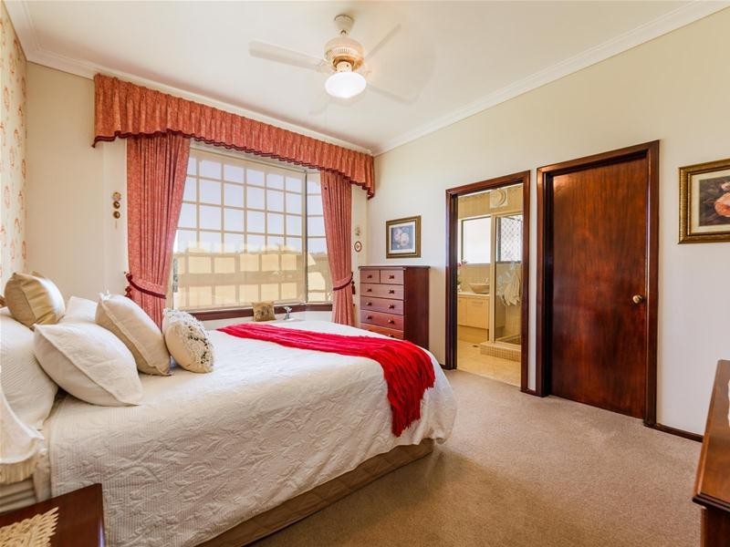 31 Onyx Road, Mount Richon WA 6112