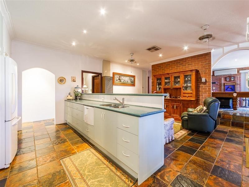 31 Onyx Road, Mount Richon WA 6112