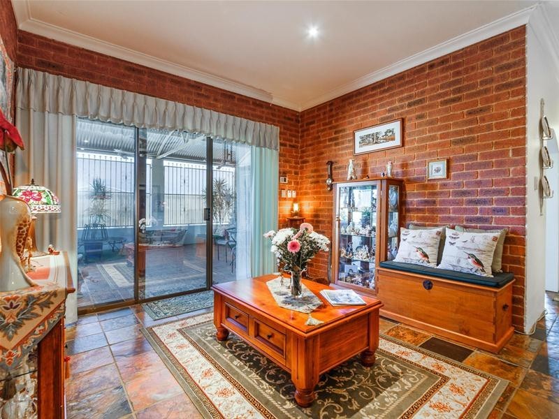 31 Onyx Road, Mount Richon WA 6112