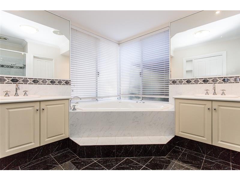 3142 Albany Highway, Mount Nasura WA 6112