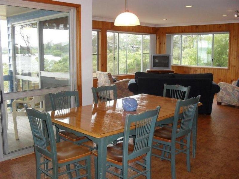 2 Hilda Crescent, Macleay Island QLD 4184