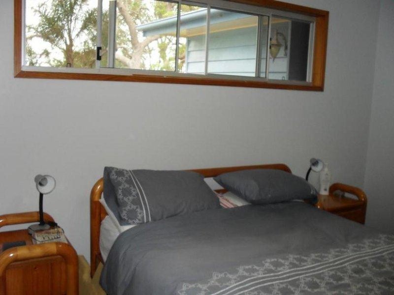 2 Hilda Crescent, Macleay Island QLD 4184