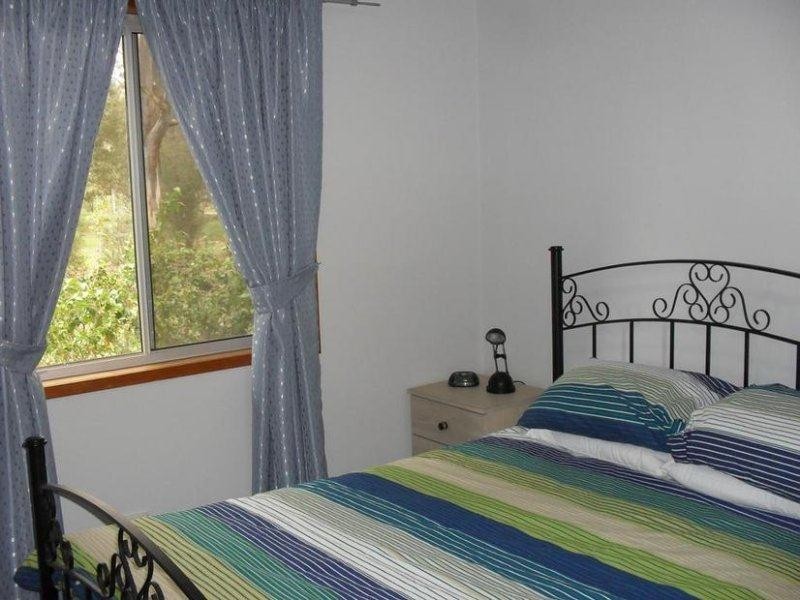 2 Hilda Crescent, Macleay Island QLD 4184