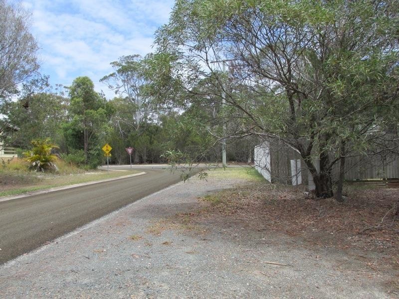 3 Oomool Street, Macleay Island QLD 4184