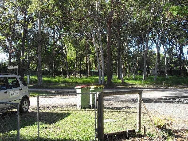 5 Betty Street, Macleay Island QLD 4184