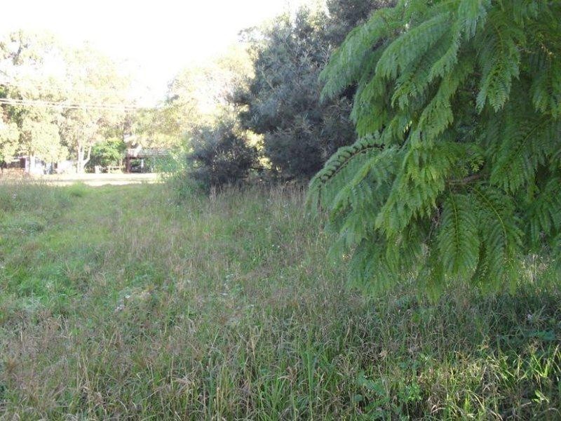 4 Lake Street, Macleay Island QLD 4184