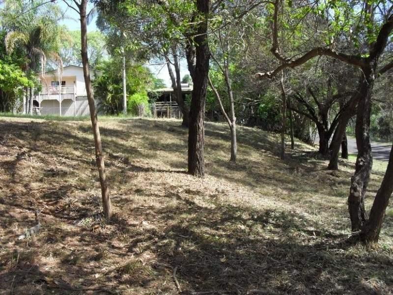 1 Causeway Drive, Macleay Island QLD 4184