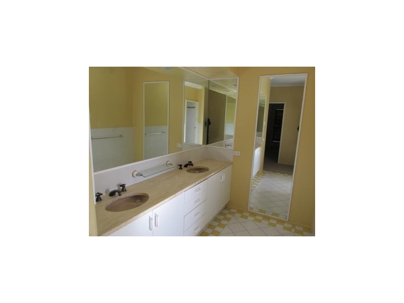 3 Attunga Street, Macleay Island QLD 4184