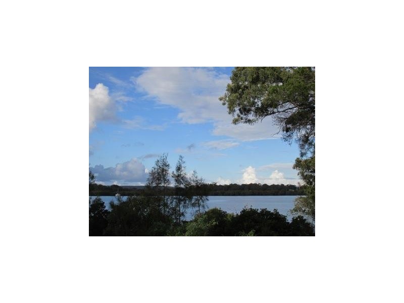 33  Jan Street, Macleay Island QLD 4184