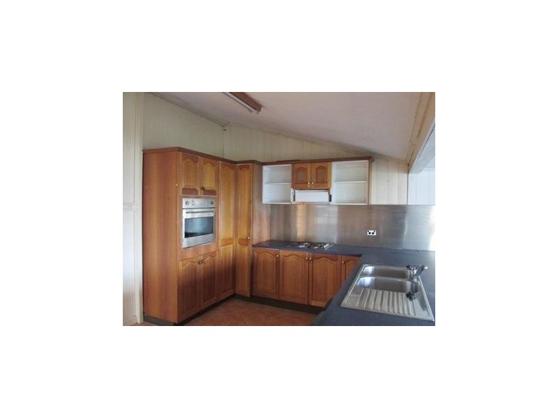 33  Jan Street, Macleay Island QLD 4184