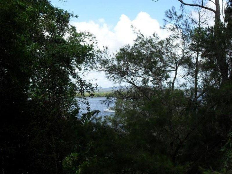 33 Coast Road, Macleay Island QLD 4184