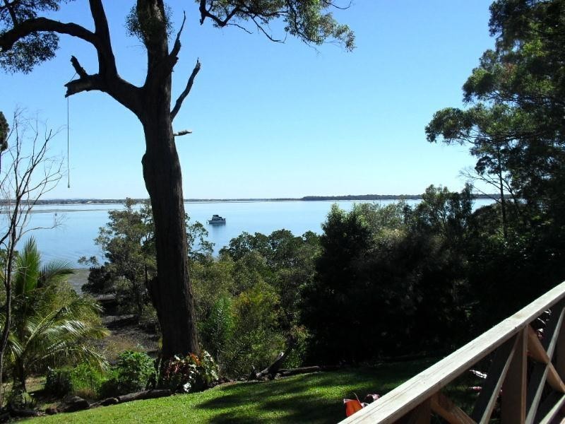 29 Coast Road, Macleay Island QLD 4184