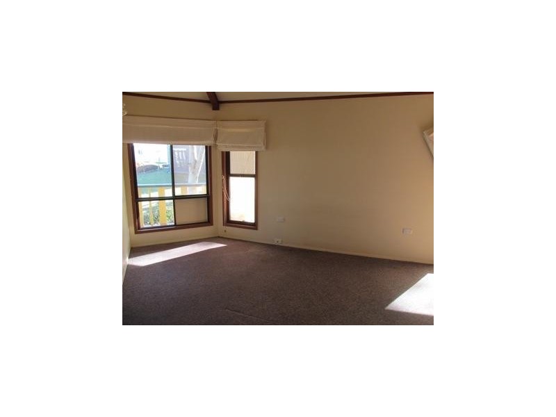 11 Mawarra Street, Macleay Island QLD 4184