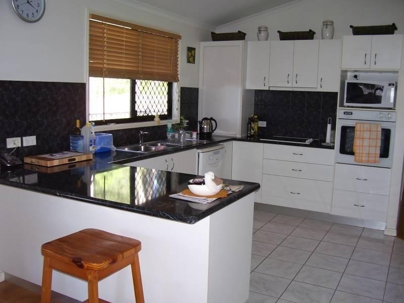 11 Cross Street, Macleay Island QLD 4184