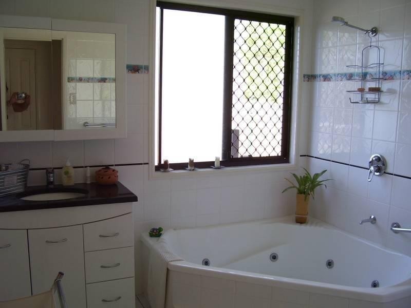 11 Cross Street, Macleay Island QLD 4184