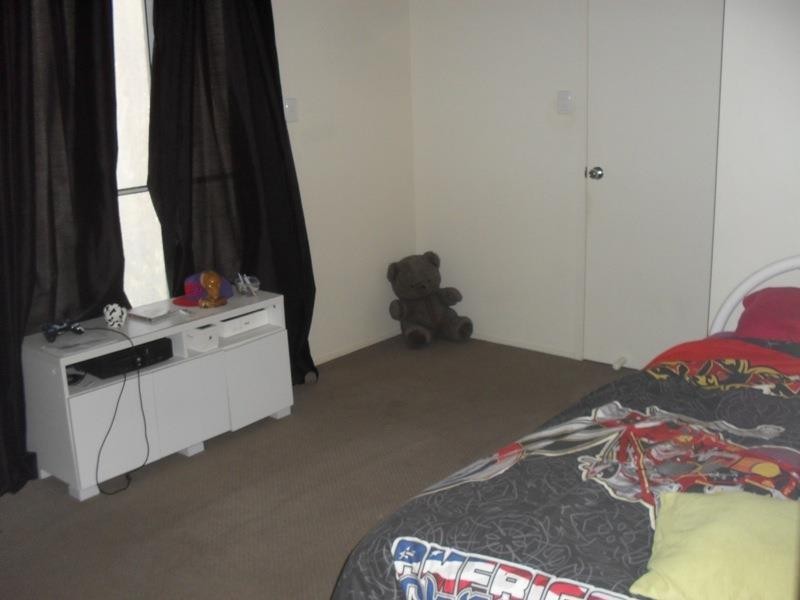 33 Scarborough Terrace, Macleay Island QLD 4184