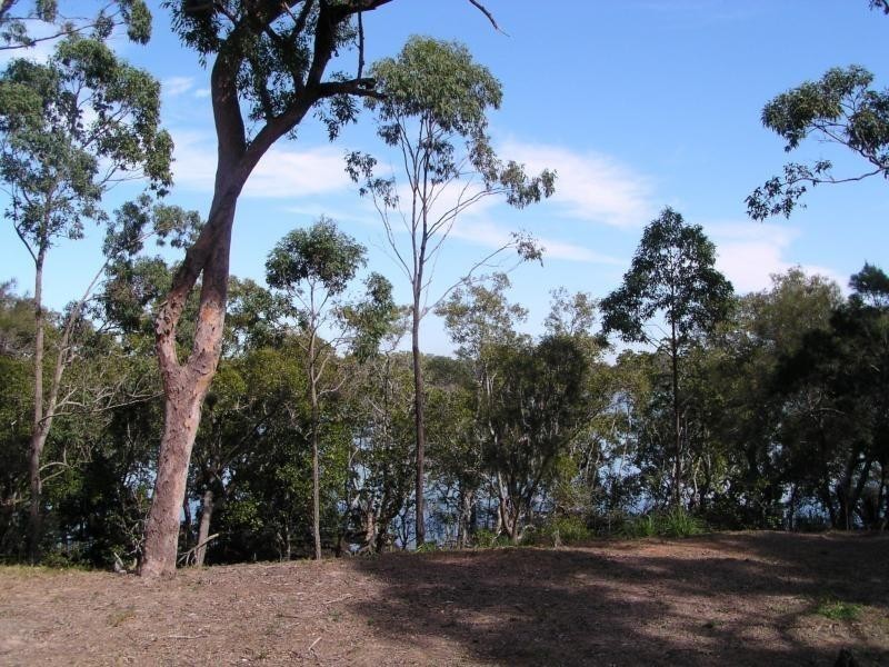 40 Calm Waters Crescent, Macleay Island QLD 4184