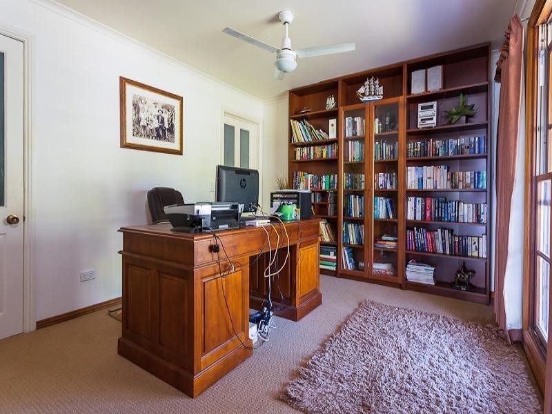 11 June Parade, Lamb Island QLD 4184