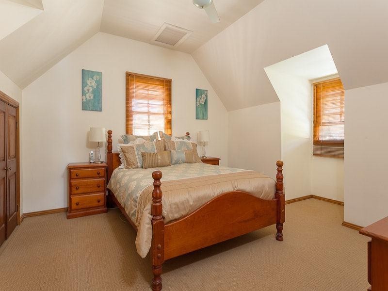 11 June Parade, Lamb Island QLD 4184