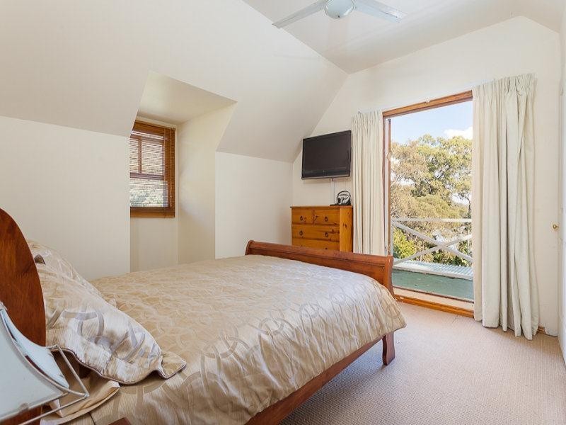 11 June Parade, Lamb Island QLD 4184