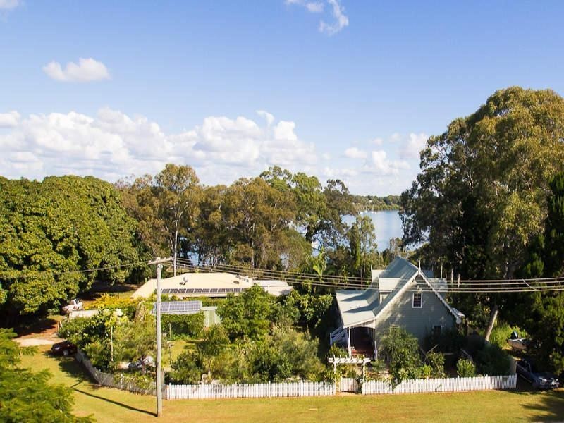 11 June Parade, Lamb Island QLD 4184