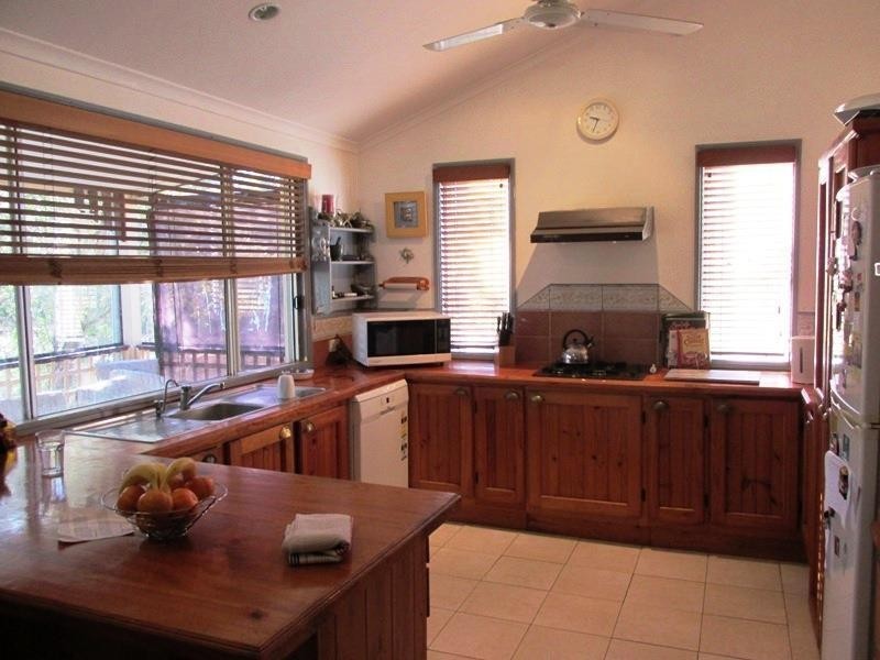 4 Wharf Street, Macleay Island QLD 4184