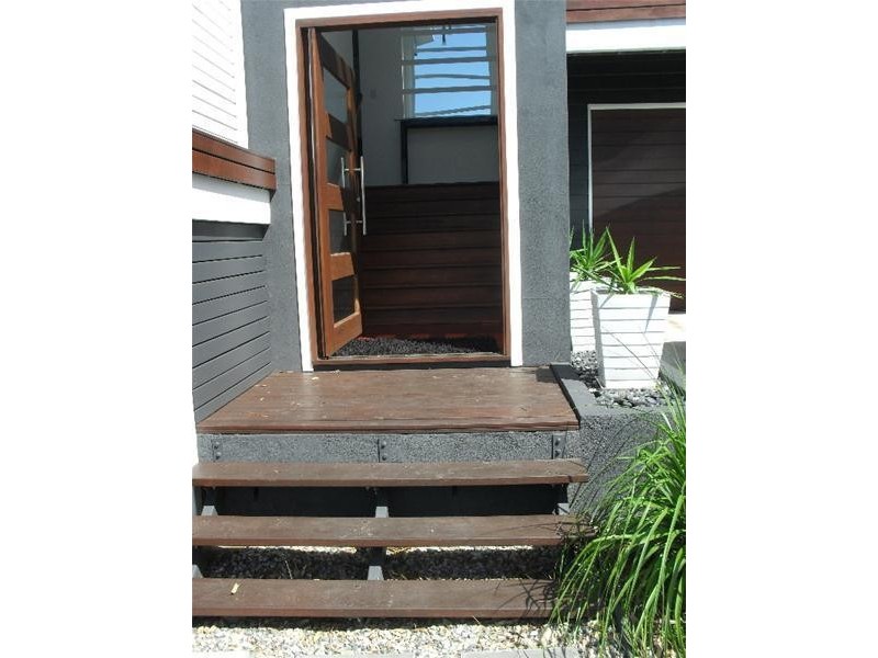 15 Kim Crescent, Macleay Island QLD 4184