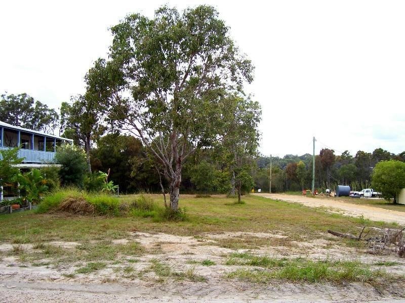 10 Camena Street, Macleay Island QLD 4184