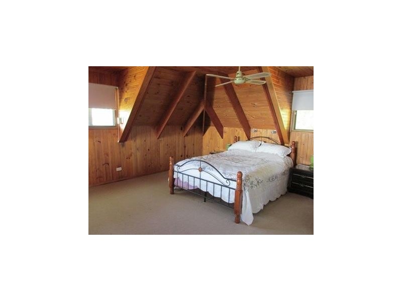 21 Coondooroopa Drive, Macleay Island QLD 4184